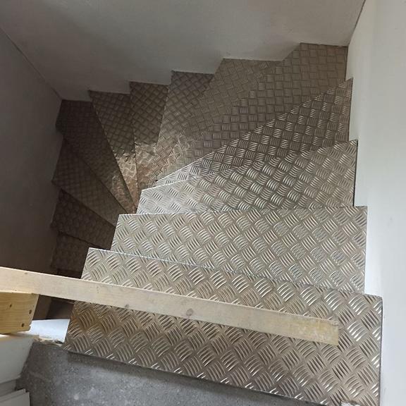 CRD CARRELAGE FAIENCE DALLAGE TOURS CREATION DE MOBILIER EN METAL ET AMENAGEMENTS METALLIQUES 3