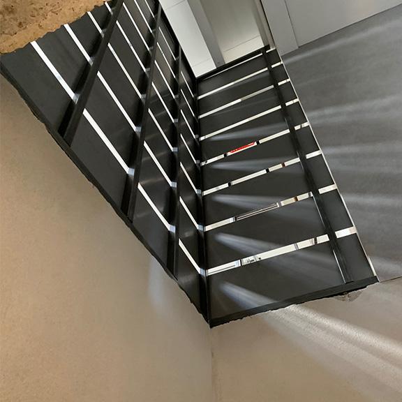 CRD CARRELAGE FAIENCE DALLAGE TOURS CREATION DE MOBILIER EN METAL ET AMENAGEMENTS METALLIQUES 5